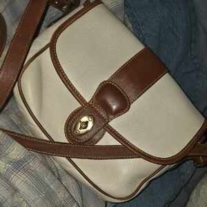 VINTAGE COACH Elegant Cream and Brown Leather Shoulder Bag